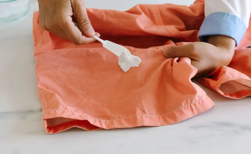Comment enlever un chewing-gum sur un tee-shirt sans l'abîmer ?