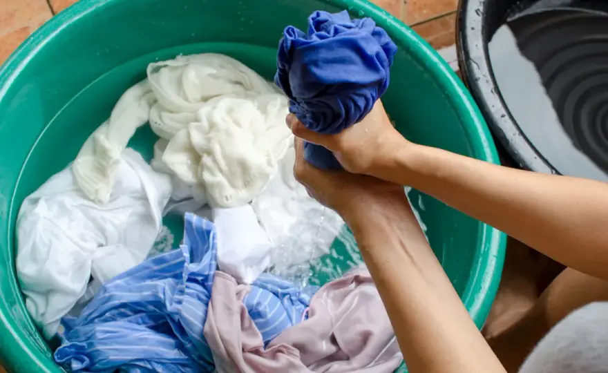 Vêtement décoloré soleil - Est-ce récupérable ? Nos solutions
