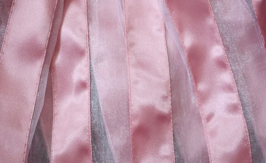 Reconnaître les tissus brillants - Satin, Taffetas, Lamé